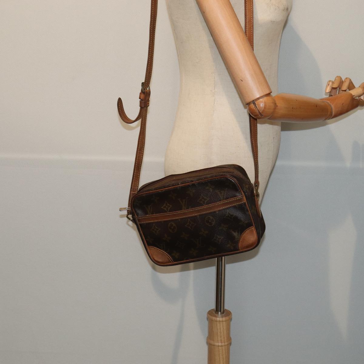 LOUIS VUITTON Monogram Trocadero 23 Shoulder Bag M51276 LV 83558