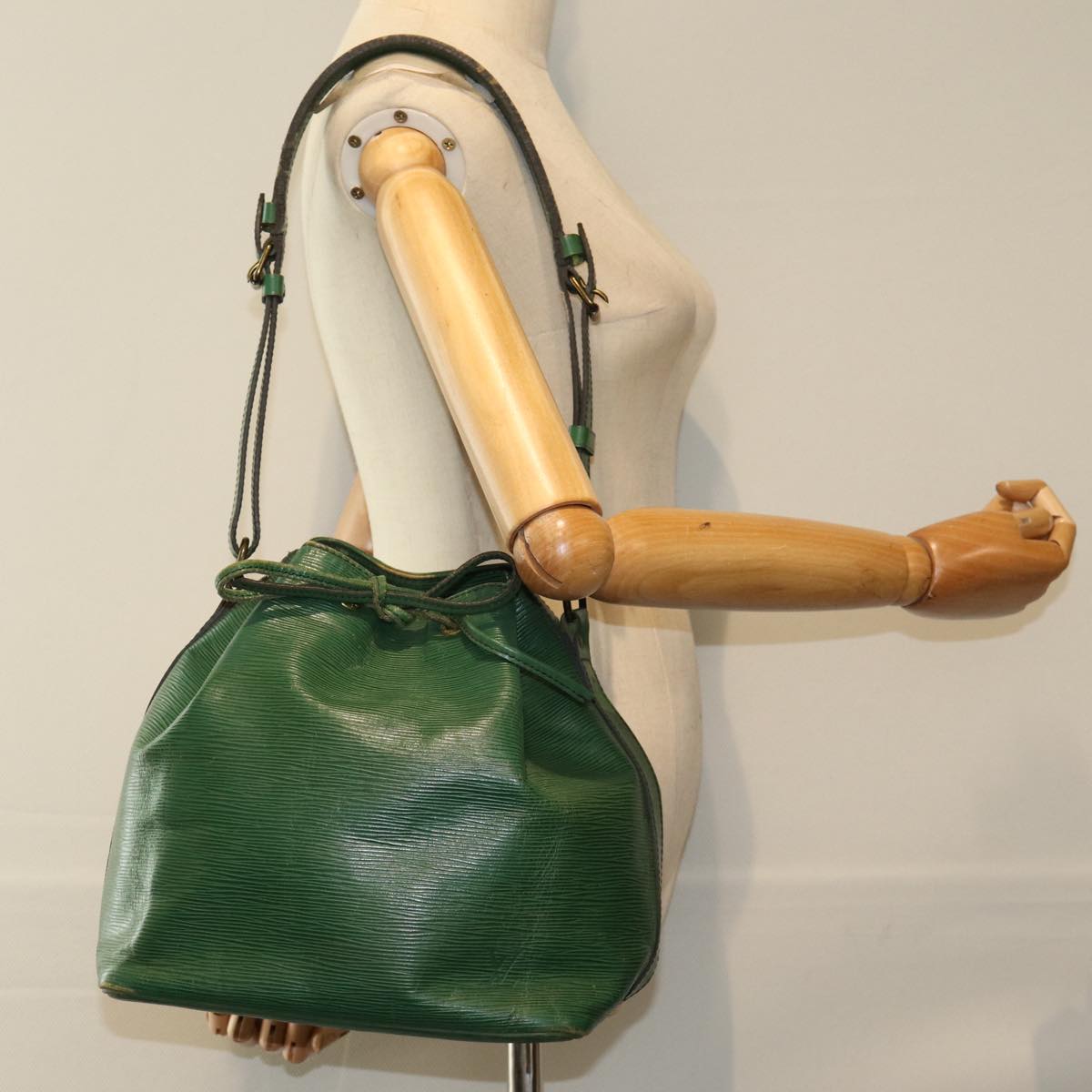LOUIS VUITTON Epi Petit Noe Shoulder Bag Green M44102 LV 83994