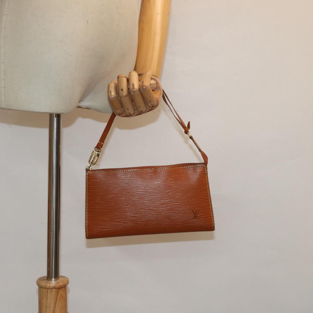 LOUIS VUITTON Epi Pochette Accessoires Pouch Brown M52953 LV 84124