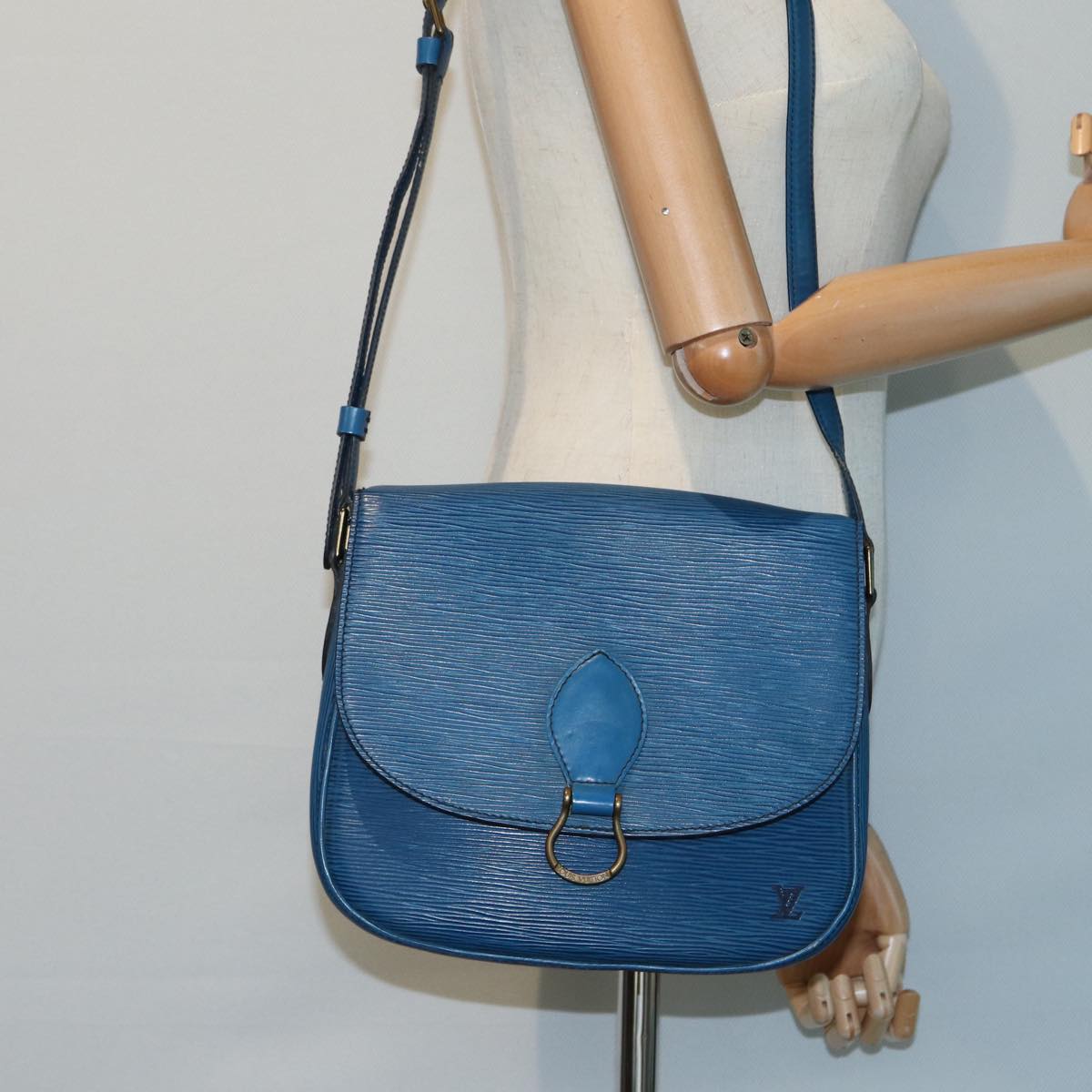 LOUIS VUITTON Epi Saint Cloud GM Shoulder Bag Toledo Blue M52195 LV 84160