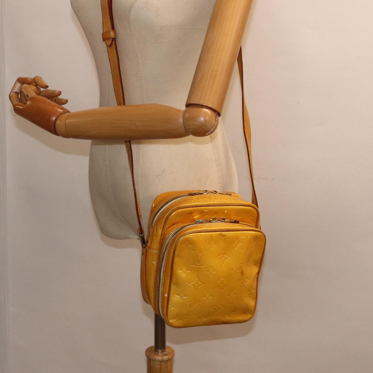 LOUIS VUITTON Monogram Vernis Wooster Shoulder Bag Yellow M91075 LV 85730