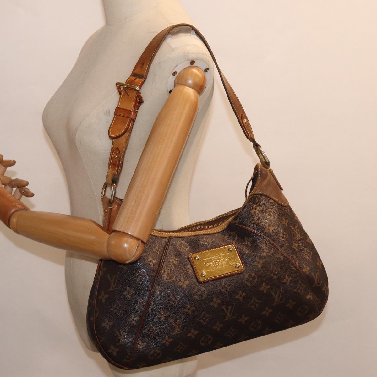 LOUIS VUITTON Monogram Thames GM Shoulder Bag M56383 LV 85732