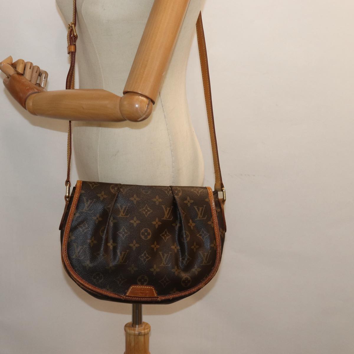 LOUIS VUITTON Monogram Menilmontant PM Shoulder Bag M40474 LV 86123
