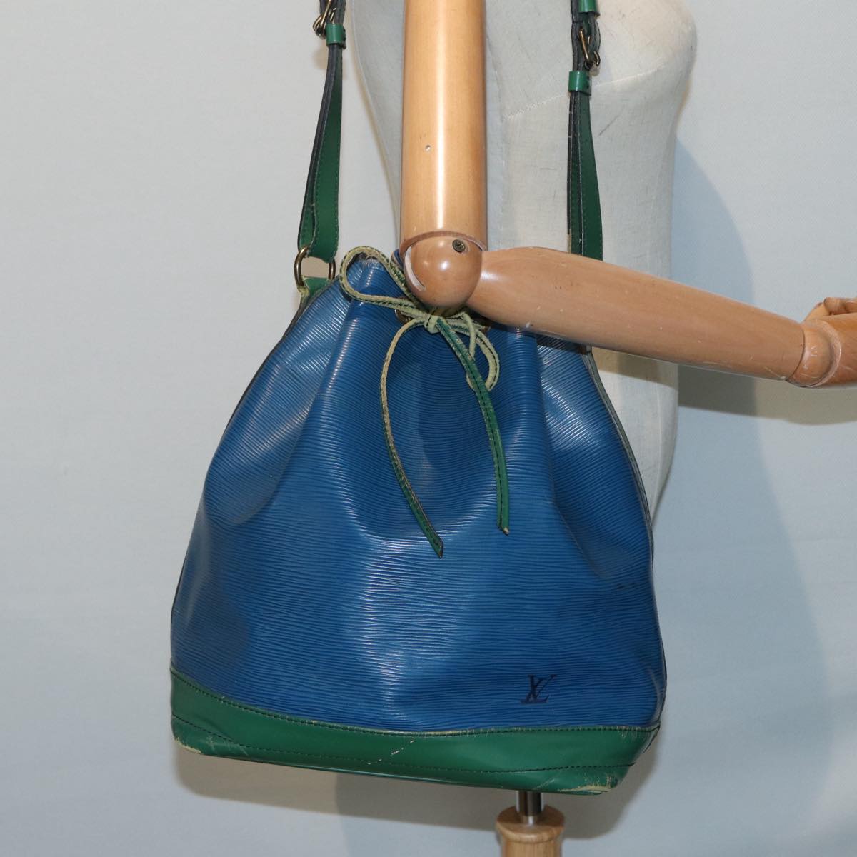 LOUIS VUITTON Epi Noe Shoulder Bag Bicolor Green Blue M44044 LV 87792