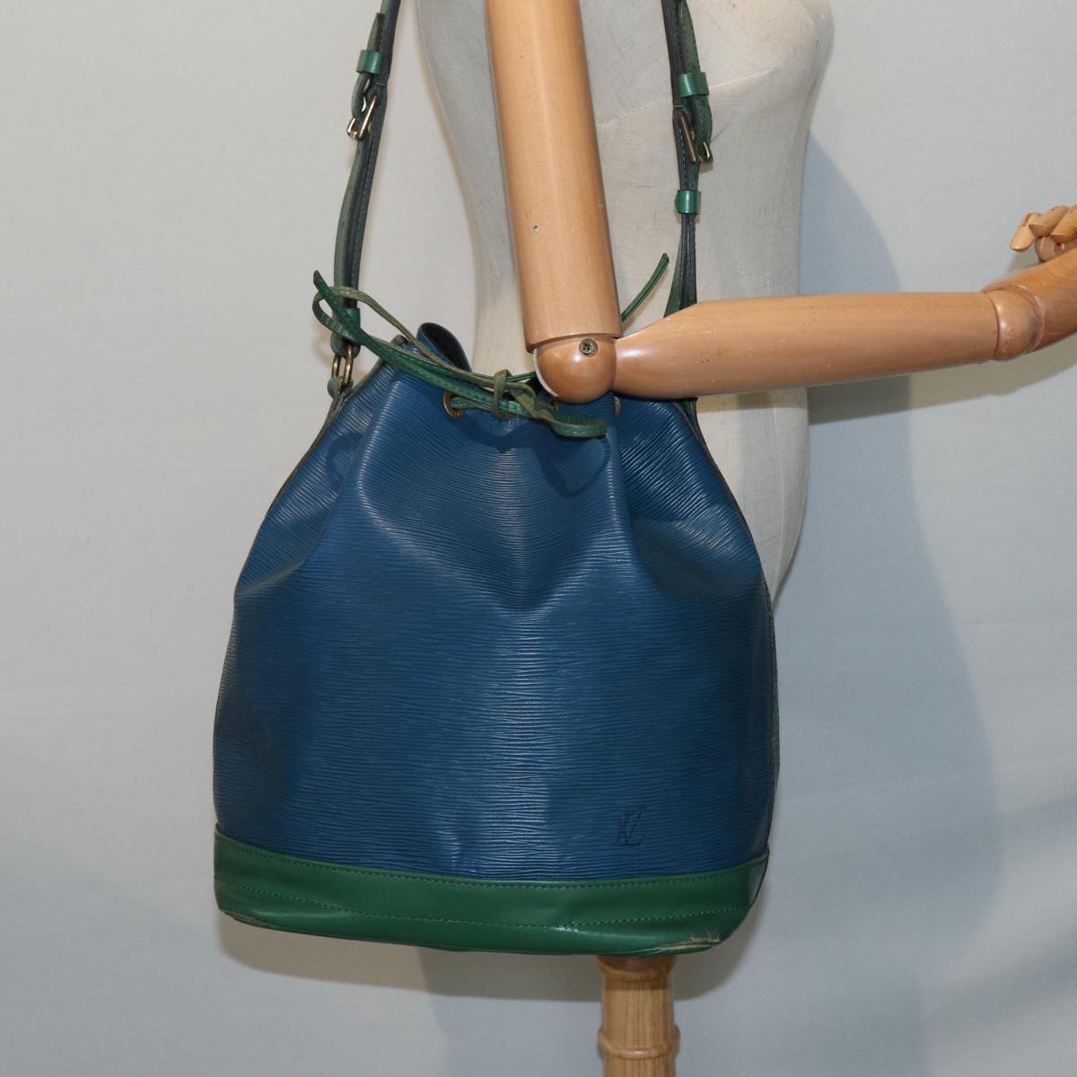 LOUIS VUITTON Epi Noe Shoulder Bag Bicolor Green Blue M44044 LV 87795