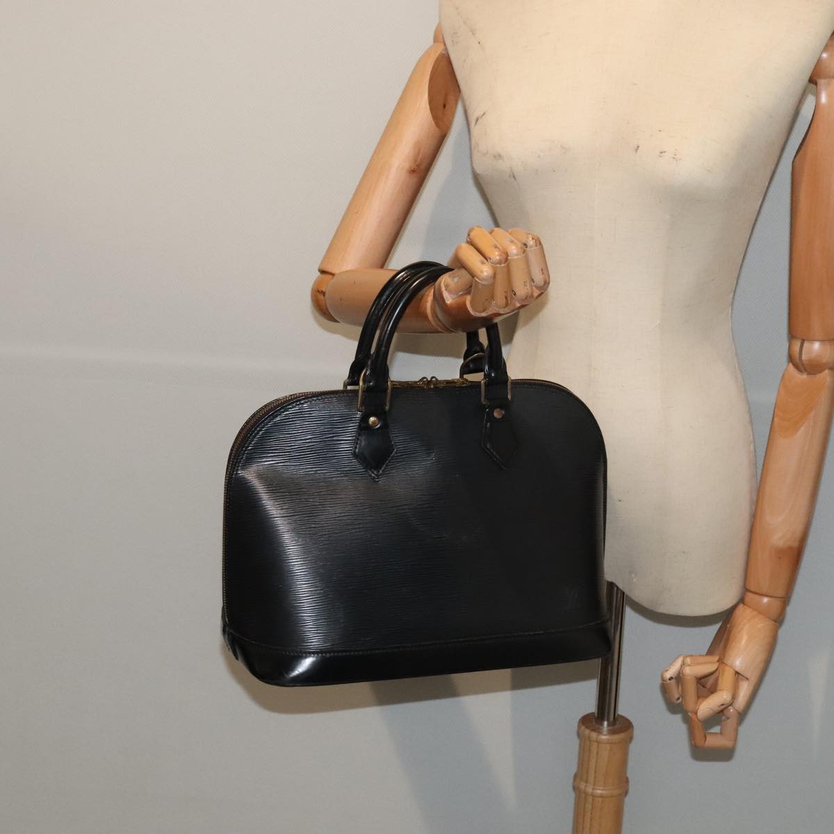 LOUIS VUITTON Epi Alma Hand Bag Black M52142 LV 88365
