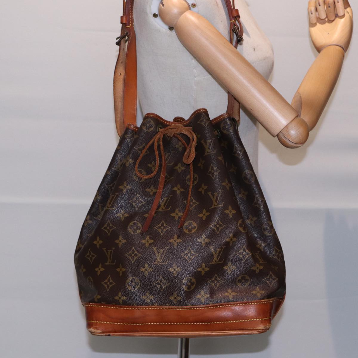 LOUIS VUITTON Monogram Noe Shoulder Bag M42224 LV 88652