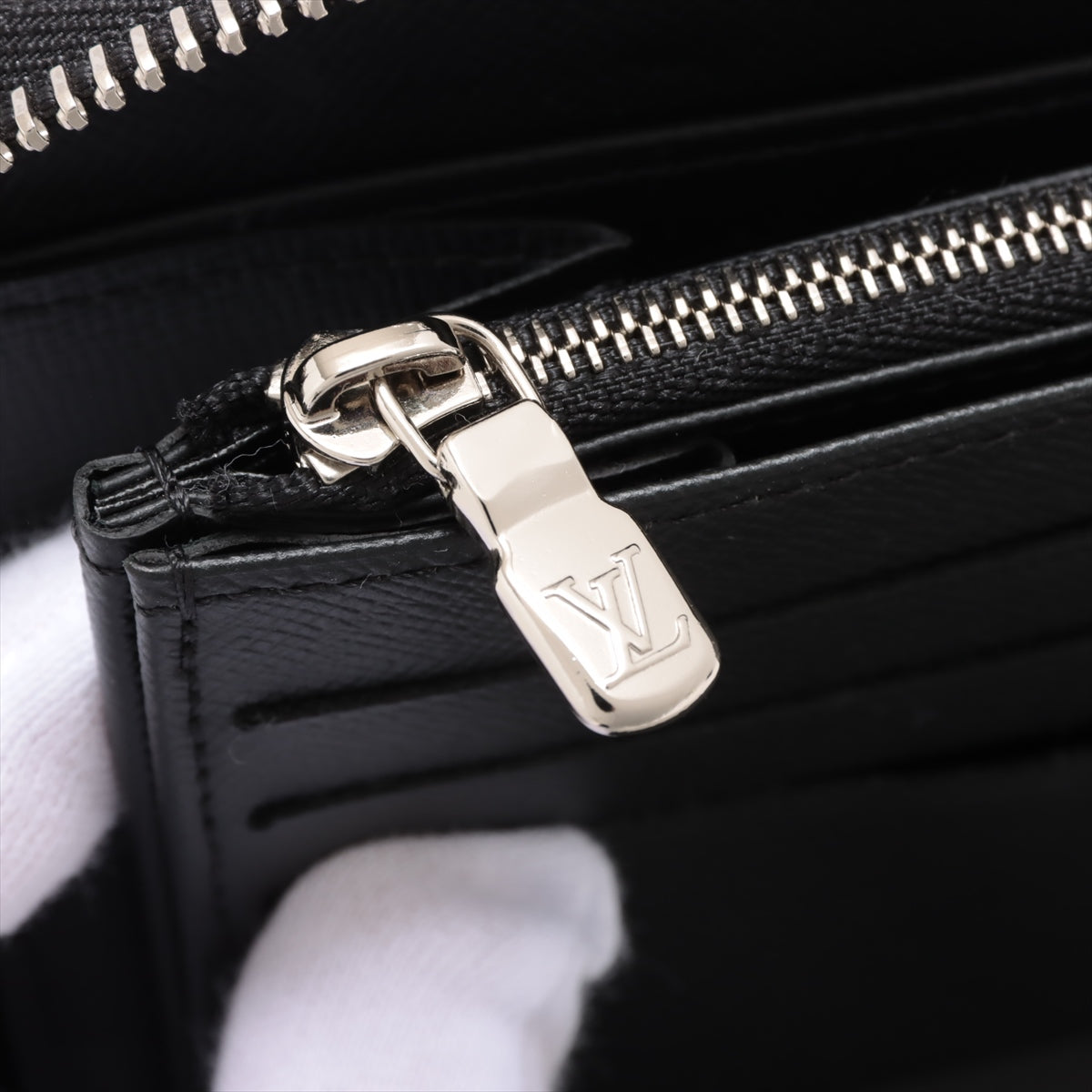 Louis Vuitton Epi Organizer M62643 Noneir Round Zip Wallet