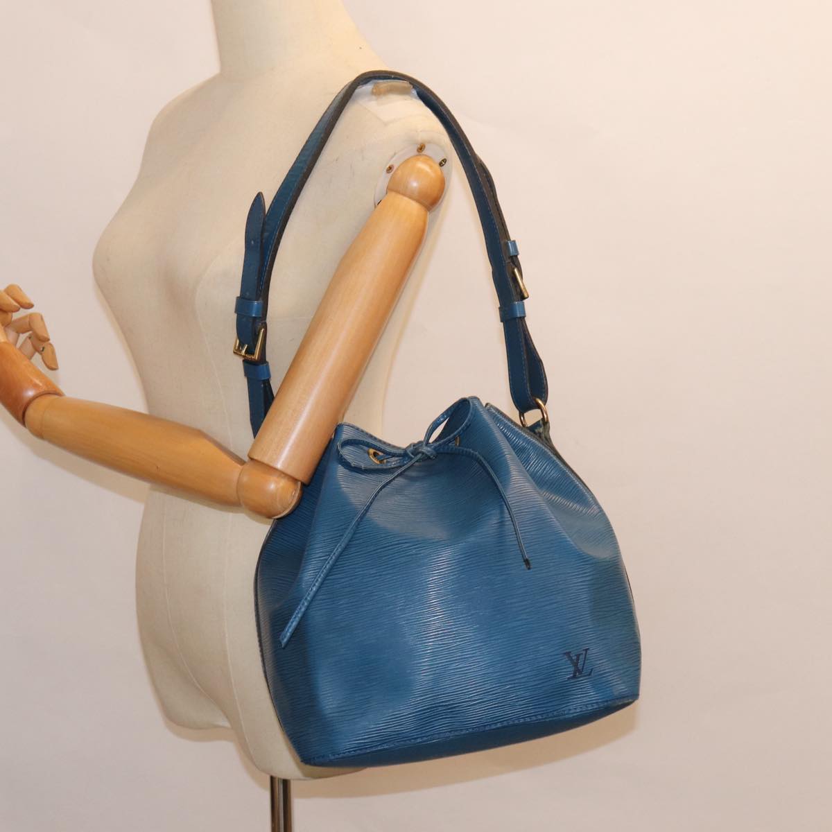 LOUIS VUITTON Epi Petit Noe Shoulder Bag Blue M44105 LV 89128