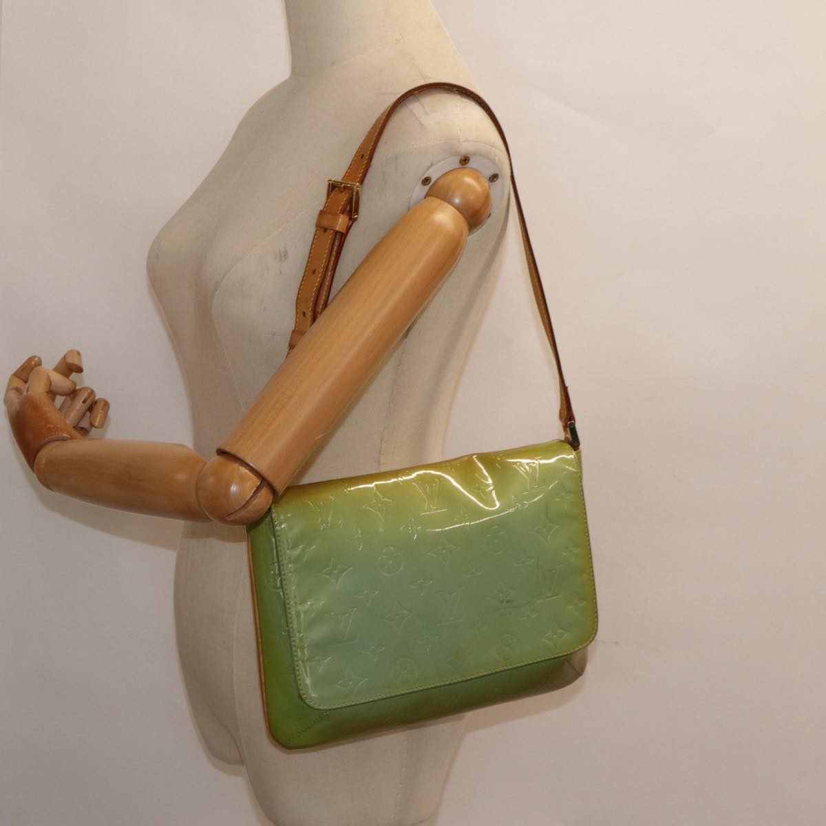LOUIS VUITTON Monogram Vernis Thompson Street Bag Baby Blue M91009 89182