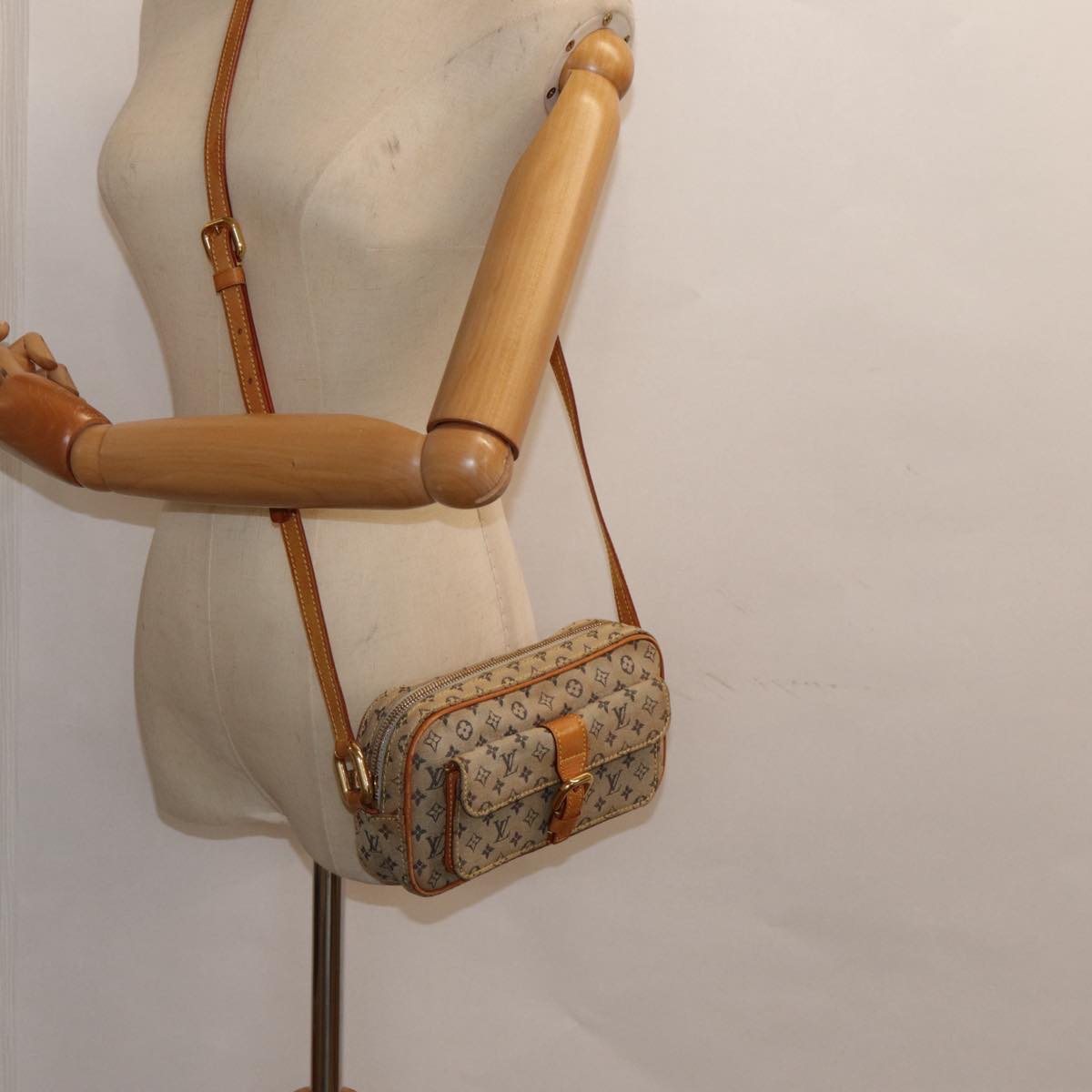 LOUIS VUITTON Monogram Mini Juliet MM Shoulder Bag Blue M92004 LV 89558