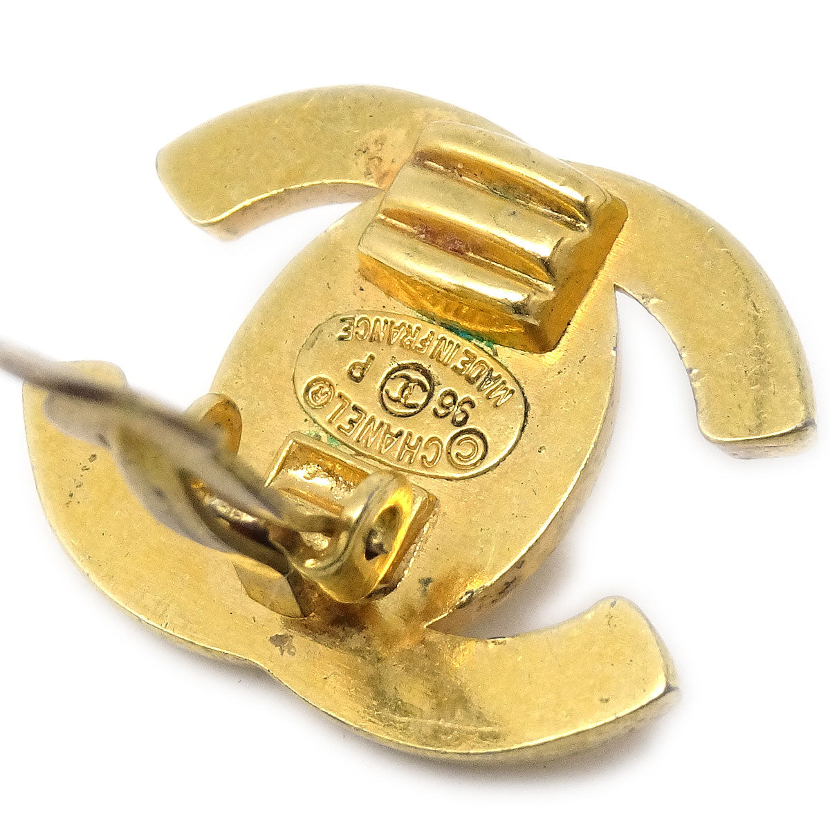 Luxury Chanel 1996 Turnlock Earrings Clip-On Gold 96P