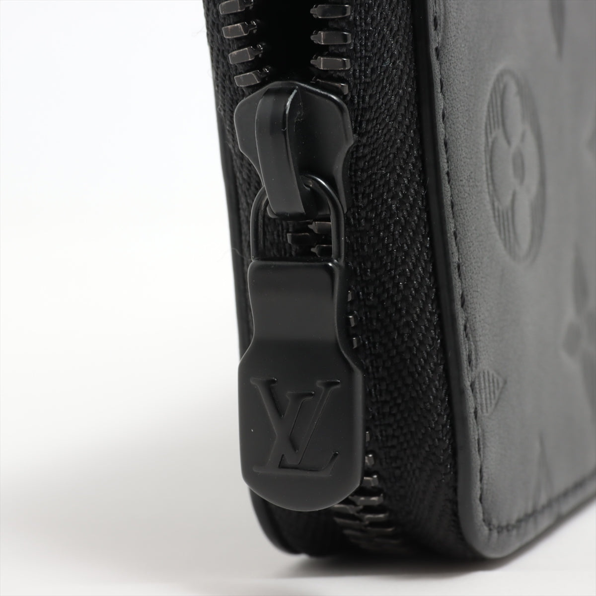 Louis Vuitton Monogram Shadow Zippie Wallet Vertical M62902 Black Round Zip Wallet