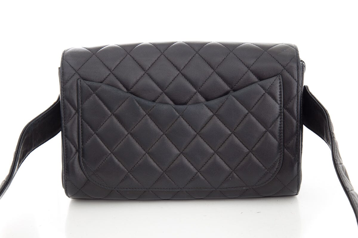 Luxury Chanel Vintage 1991 Black Quilted Lambskin Flap Crossbody Handbag with Gold Hardware