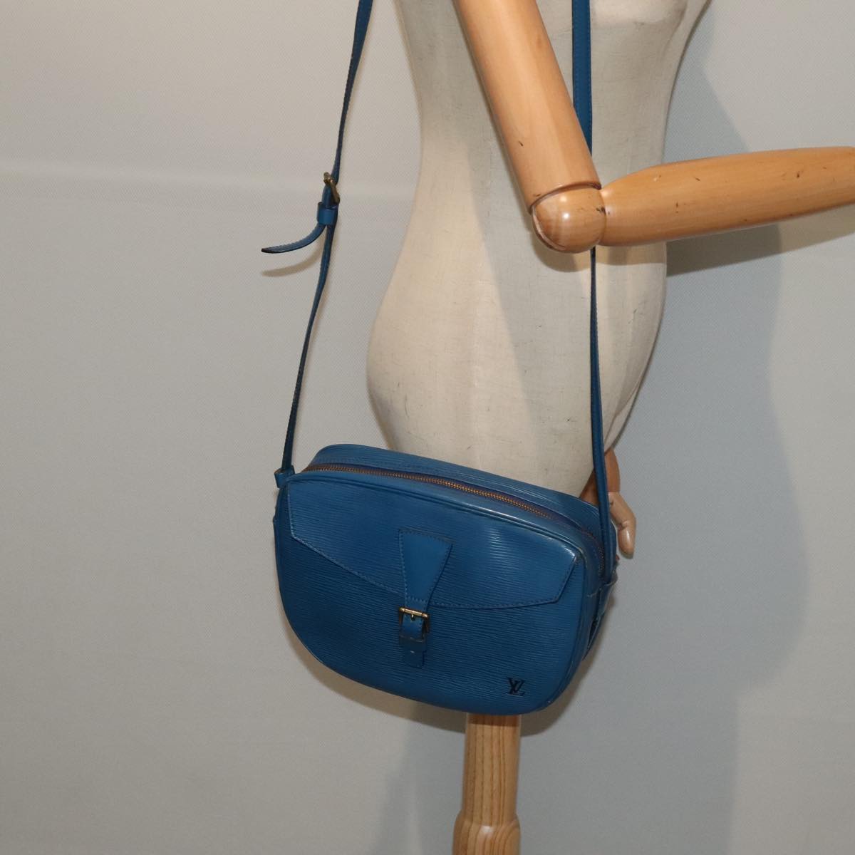 LOUIS VUITTON Epi June Feuille Shoulder Bag Blue M52155 LV 90350