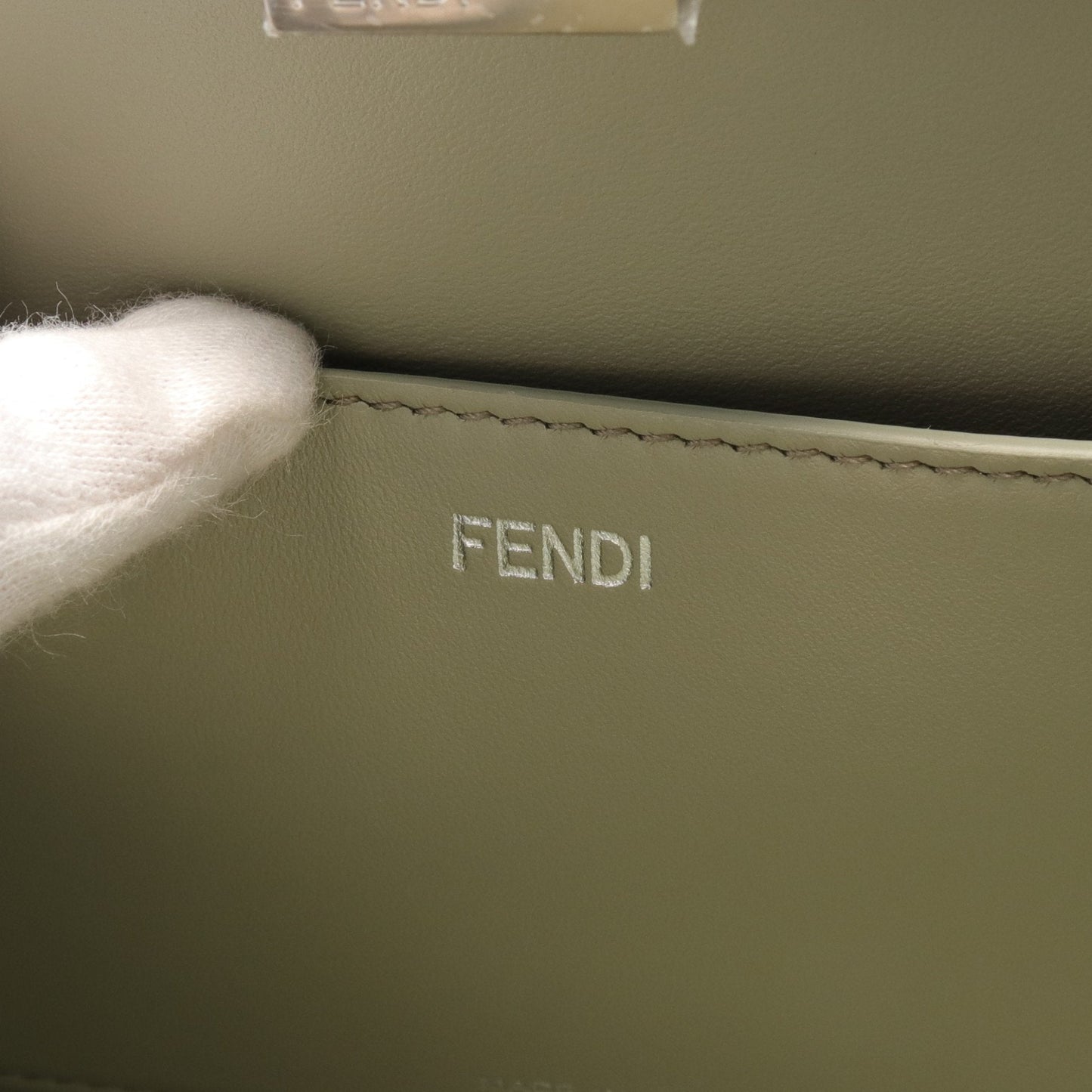 Luxury Fendi Peekaboo Cut Medium Chain shoulder bag Leather Light green