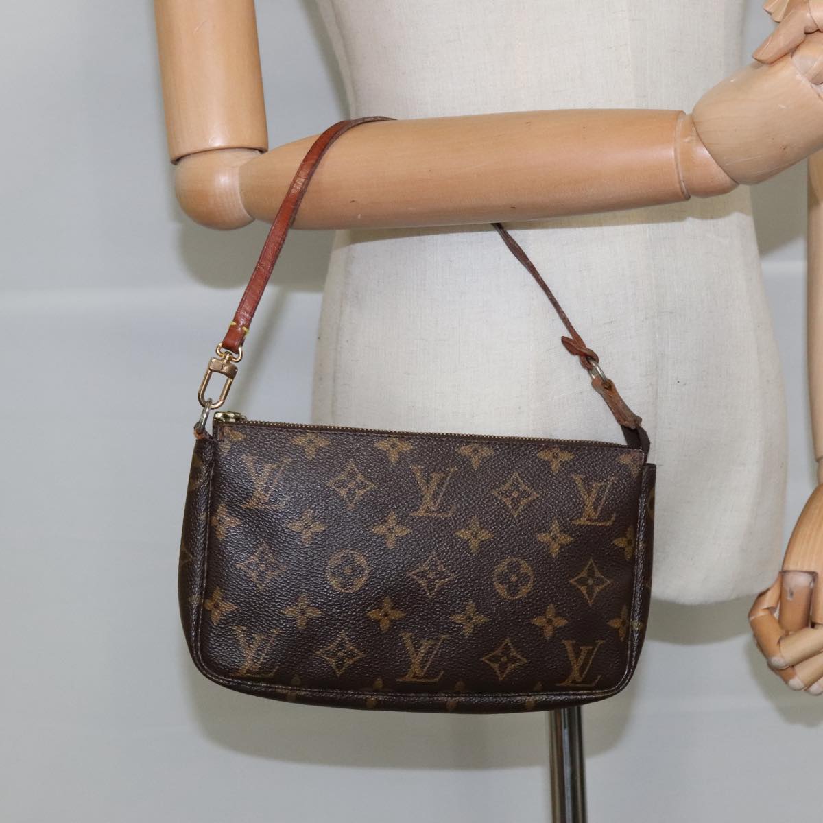 LOUIS VUITTON Monogram Pochette Accessoires Pouch M51980 LV 97926