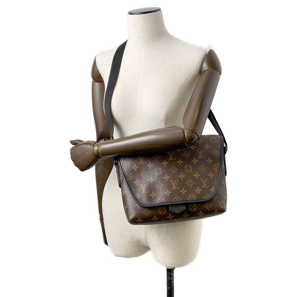 LOUIS VUITTON Magnetic messenger Black M45557 Monogram Macassar Canvas