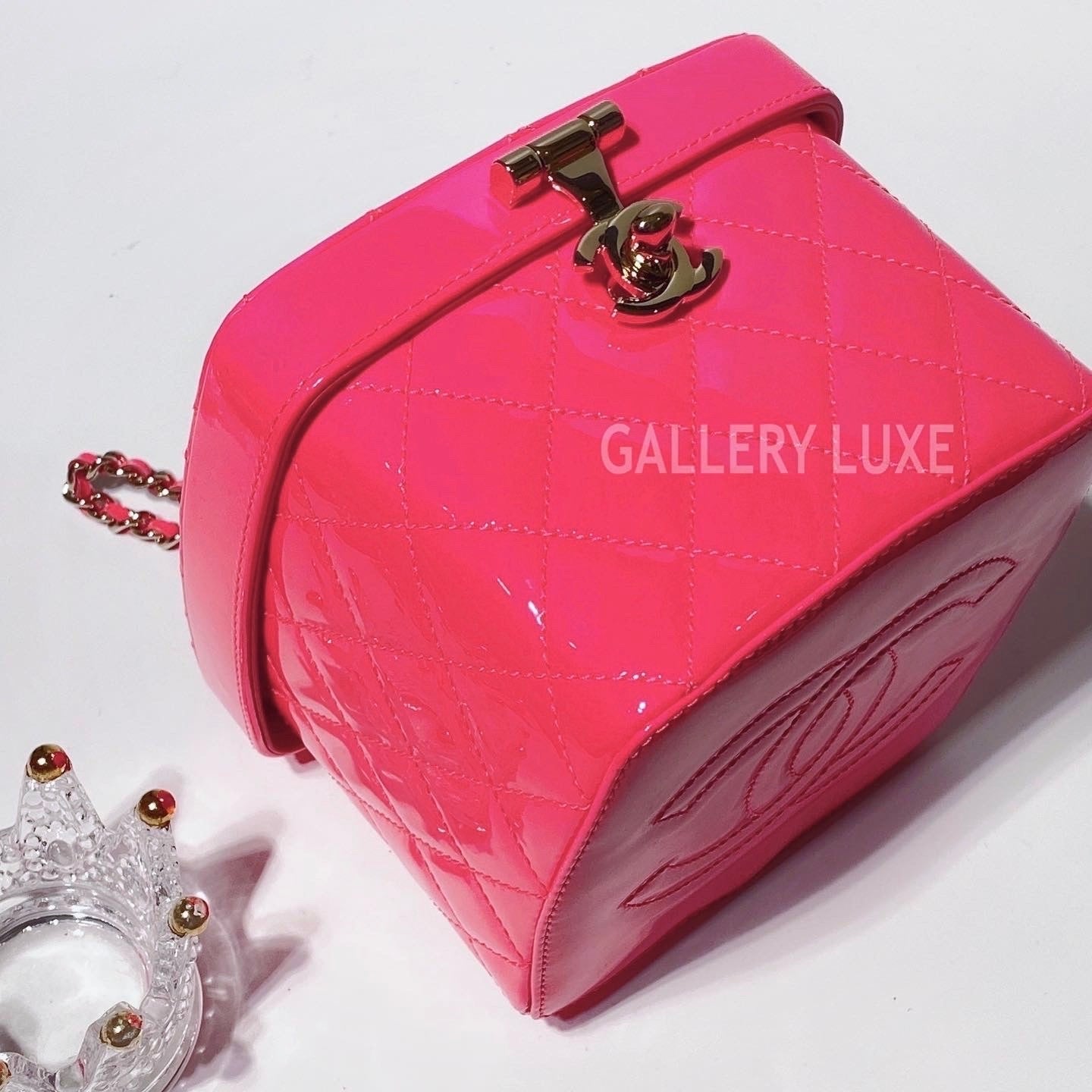 No.3334-Chanel Patent Minaudiere Make-Up Vanity Case