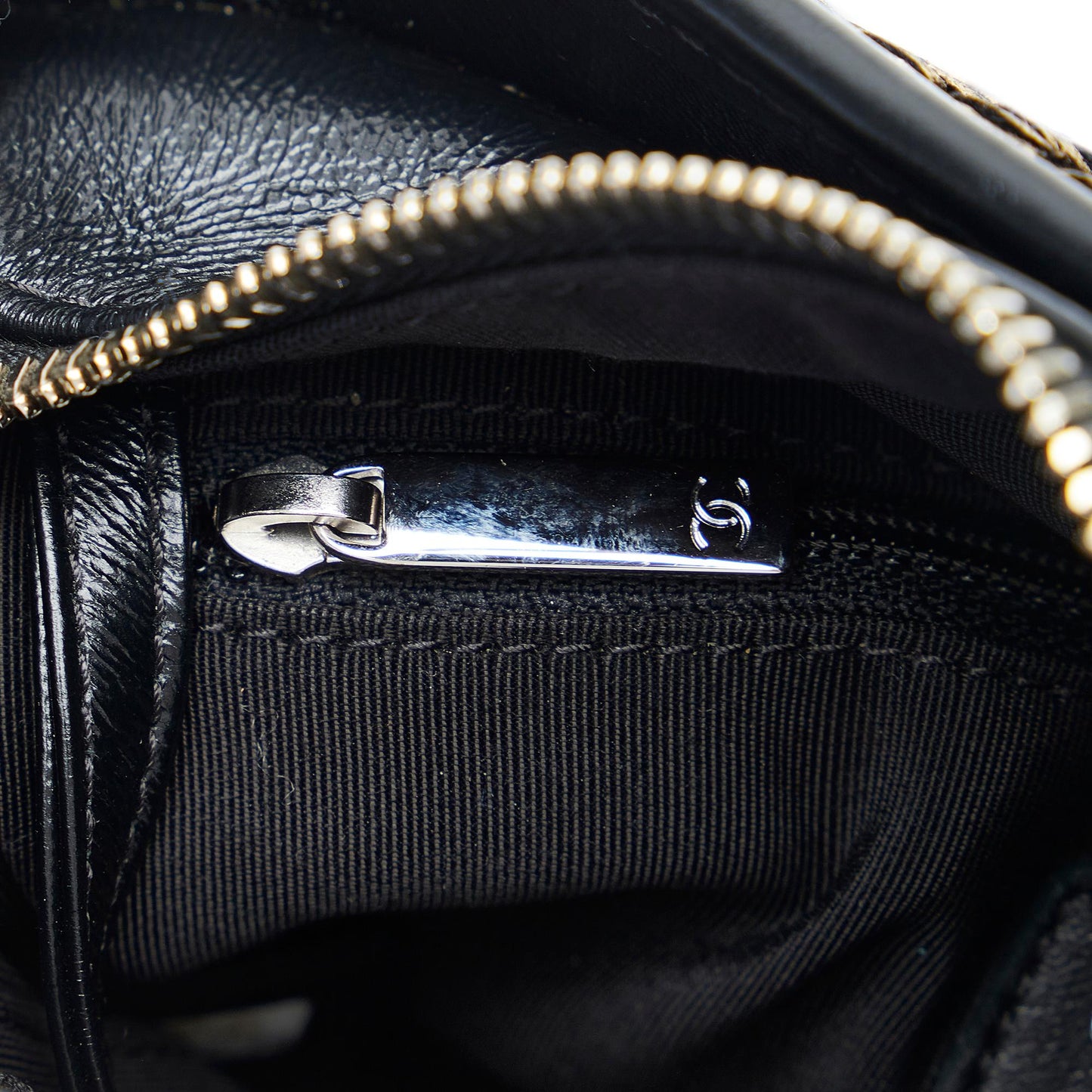 Chanel Small Painted Knit Gabrielle Crossbody Bag (SHG-o8pm25)