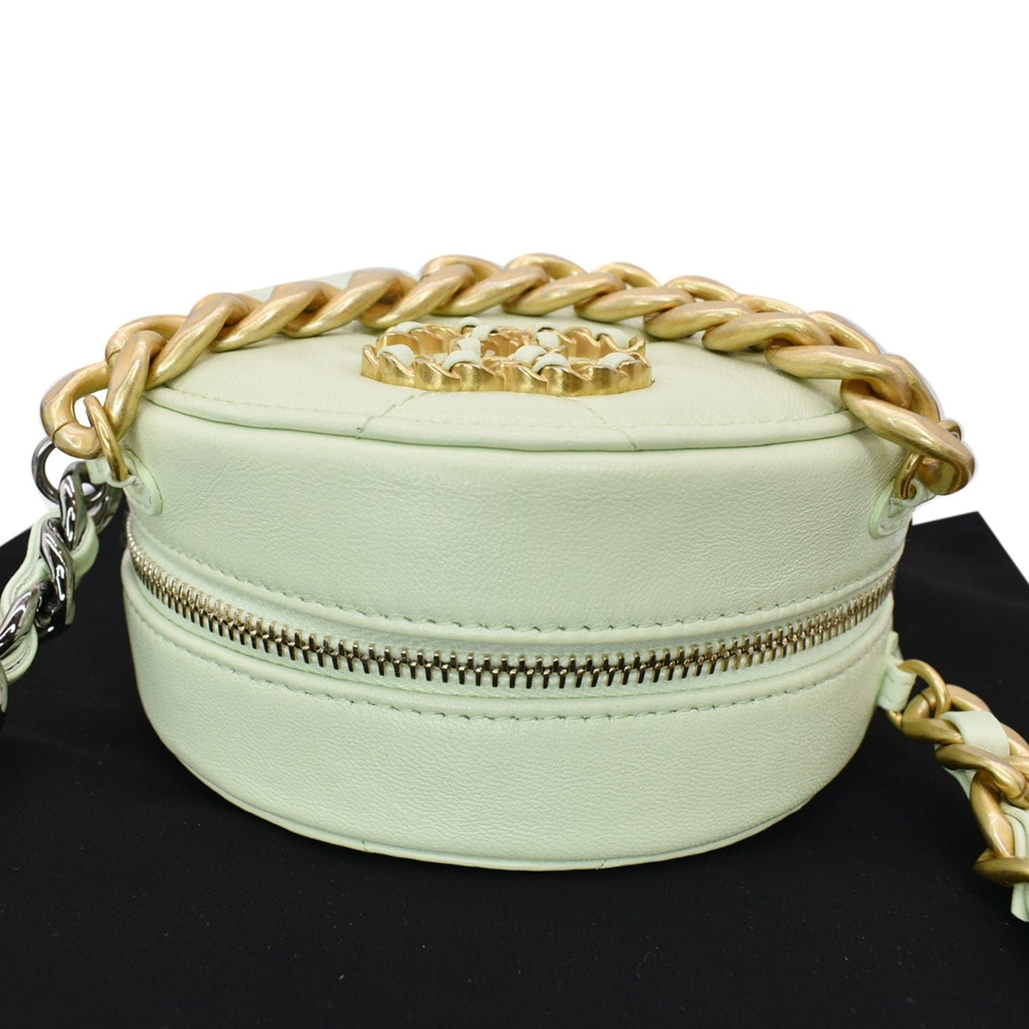 Luxury Chanel 19 Round Quilted Lambskin Leather Clutch Crossbody Bag Light Green