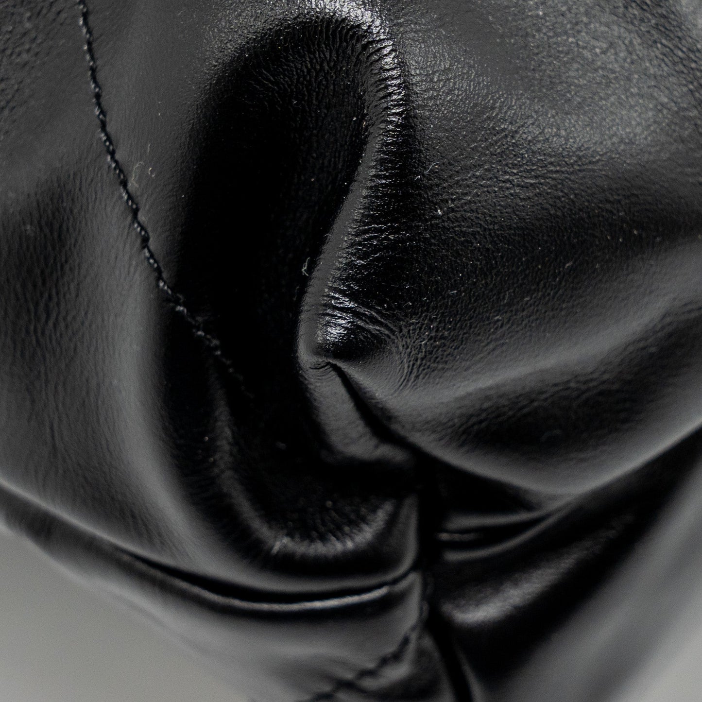 CHANEL Medium 22 Bag Shiny Calfskin Black GHW (Microchip)