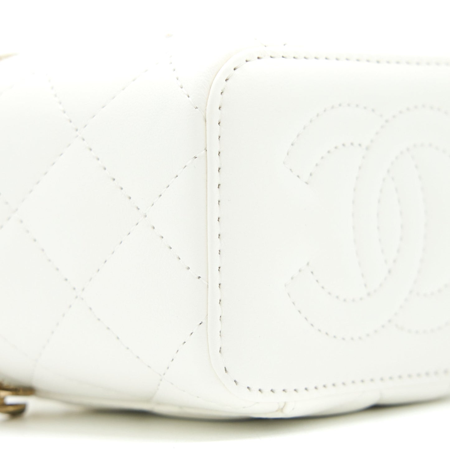 Chanel 23C Pearl Crush Mini Vanity with Chain Lambskin White LGHW (Microchip)