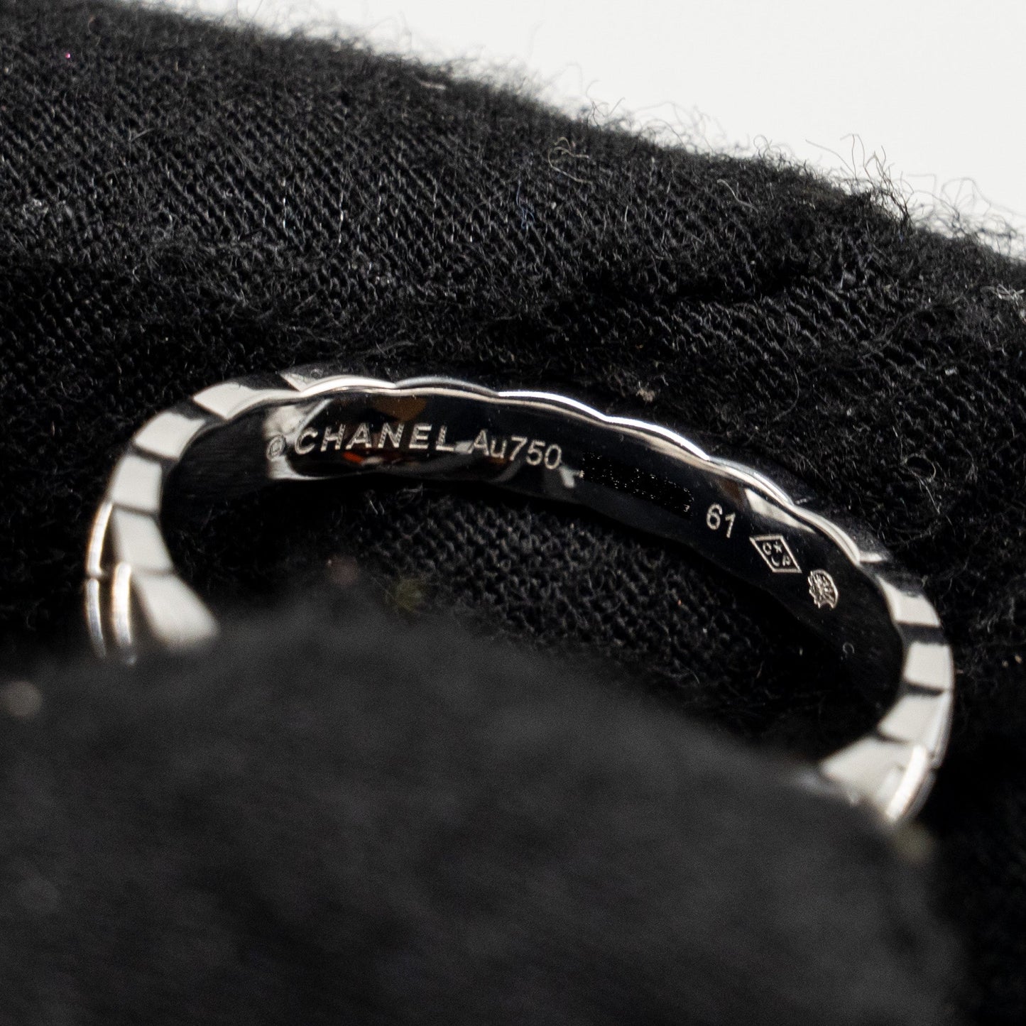 Chanel Size 61 Coco Crush Ring Mini version quilted motif White Gold