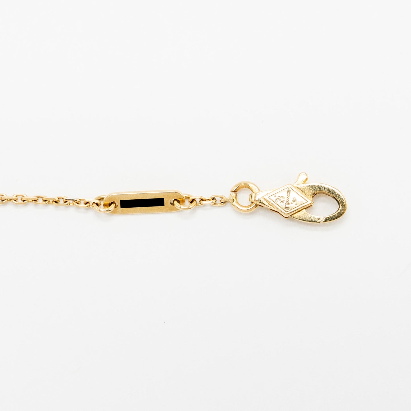 Van Cleef &Arpels Sweet Alhambra Bracelet White Mother Of Pearl Yellow Gold
