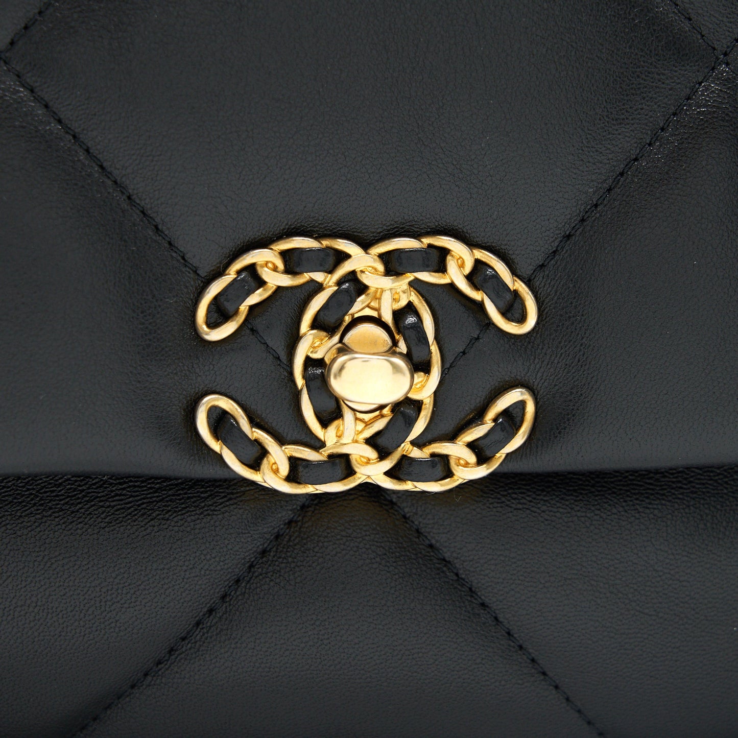 CHANEL SMALL 19 BAG BLACK