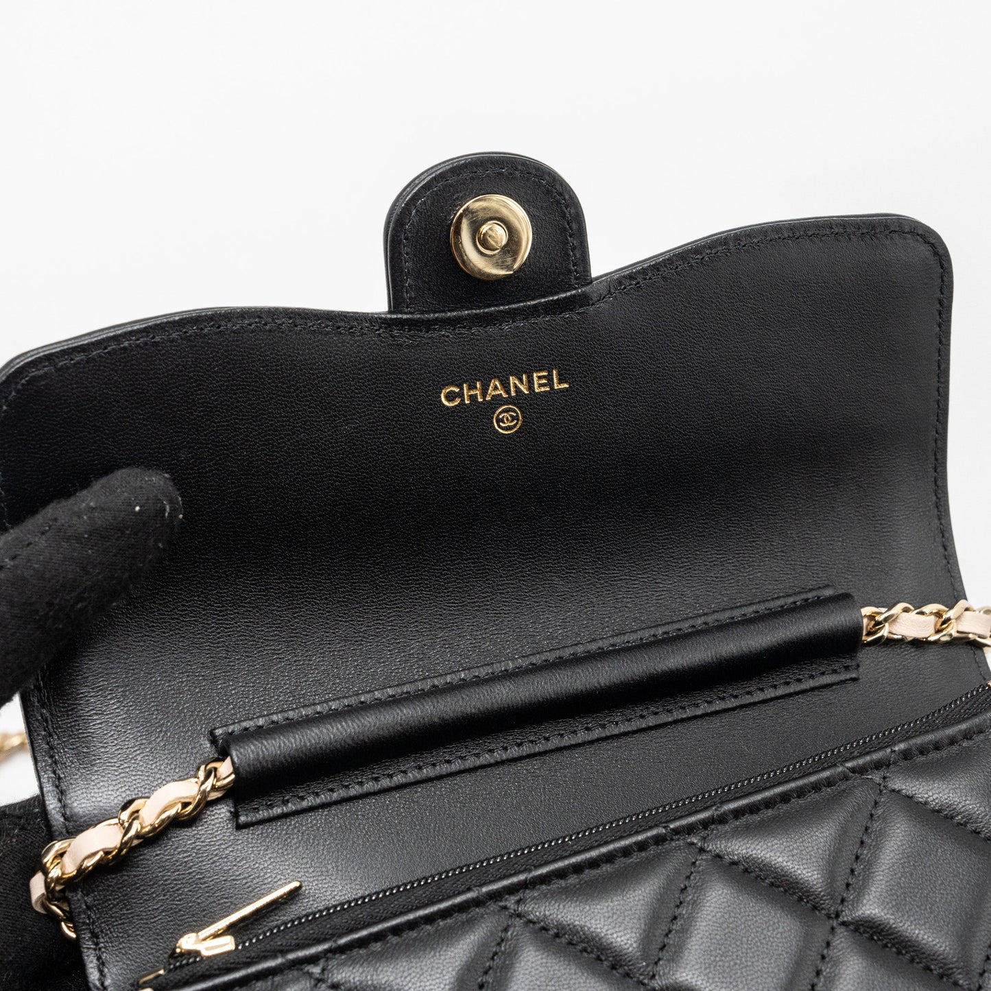 Chanel 23B Flap Phone Holder Lambskin Black/ White LGHW (microchip)