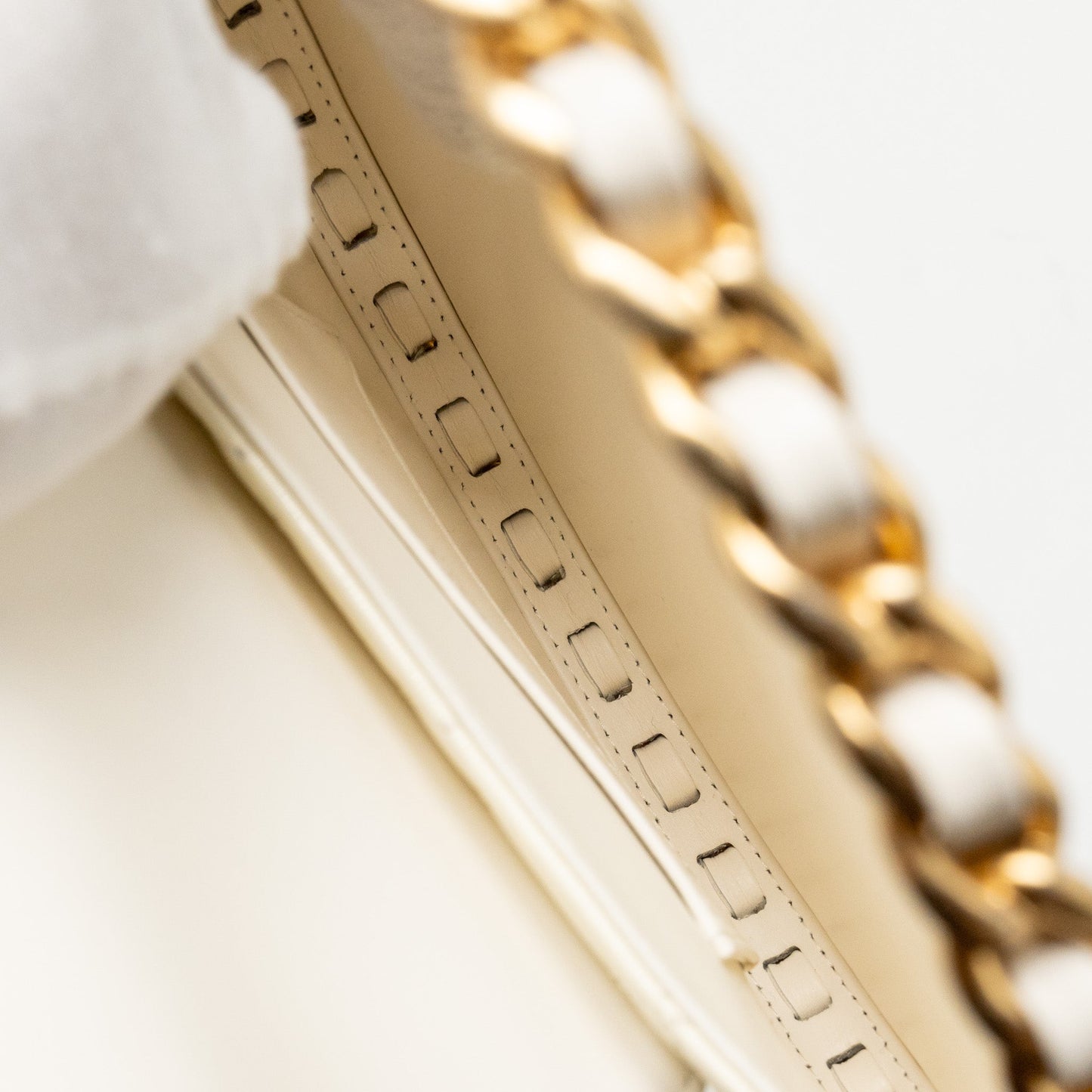 Chanel round clutch patent leather white GHW (microchip)