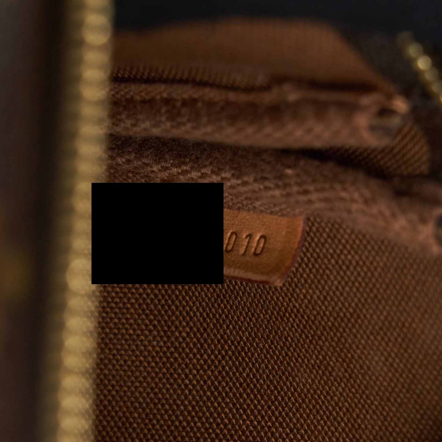 Louis Vuitton Vintage Pochette Accessories Monogram Canvas GHW