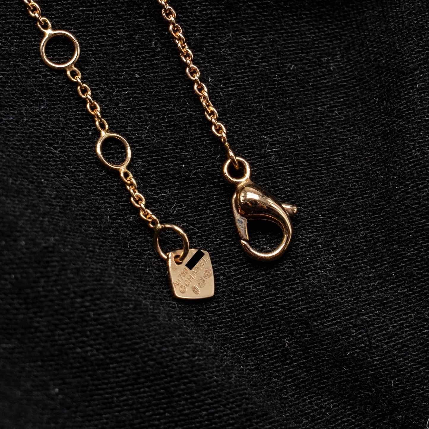 Chanel Coco bracelet 18k beige gold