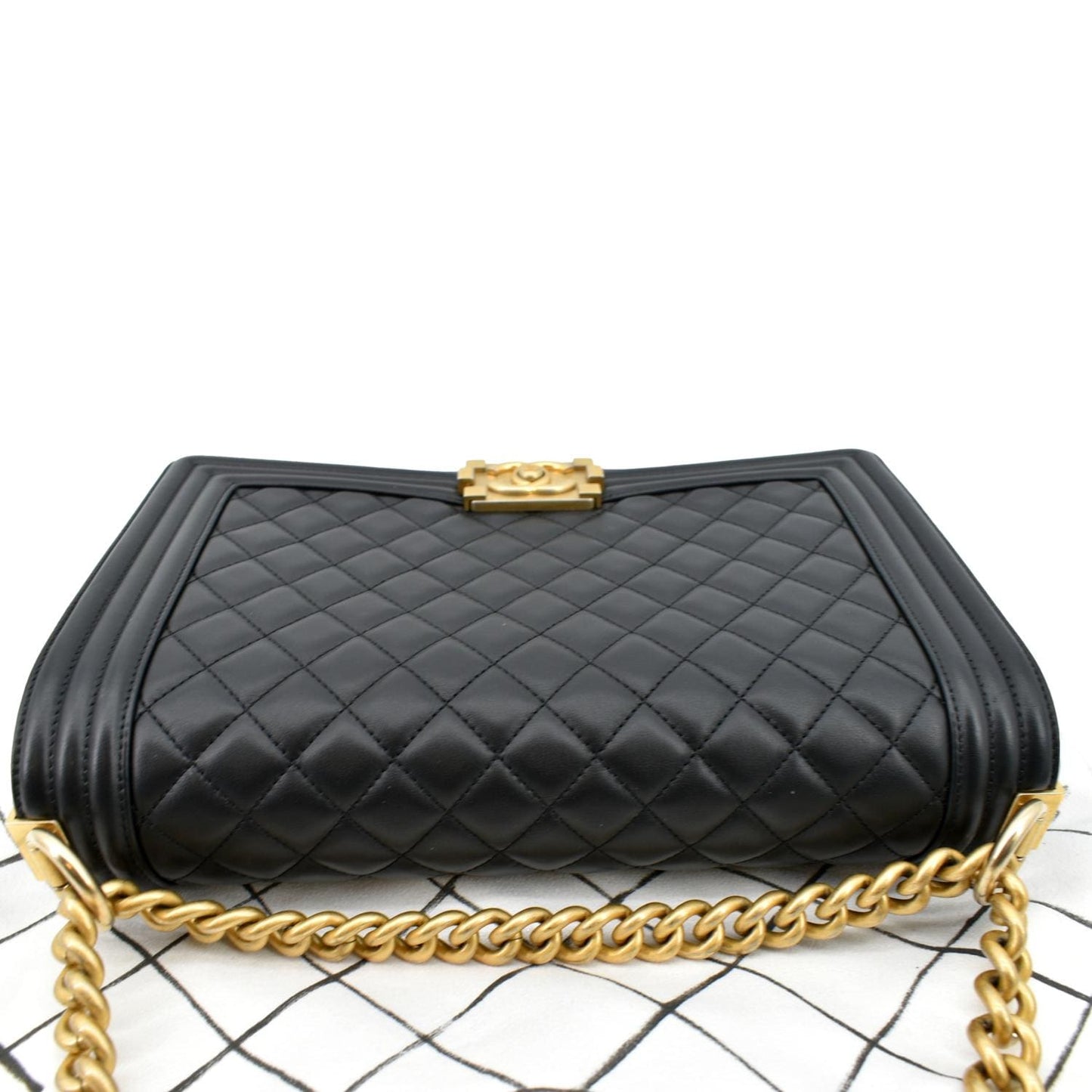 Luxury Chanel Medium Boy Flap Calf Leather Shoulder Bag Black