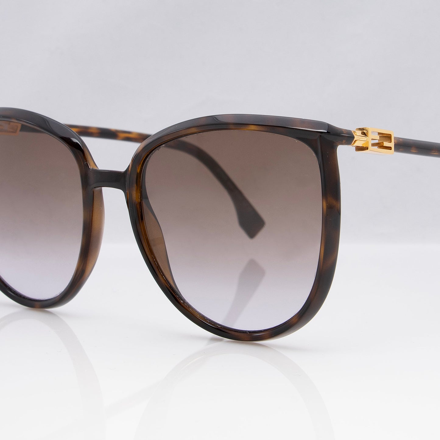 Luxury FendiCat Eye Sunglasses (SHF-23229)
