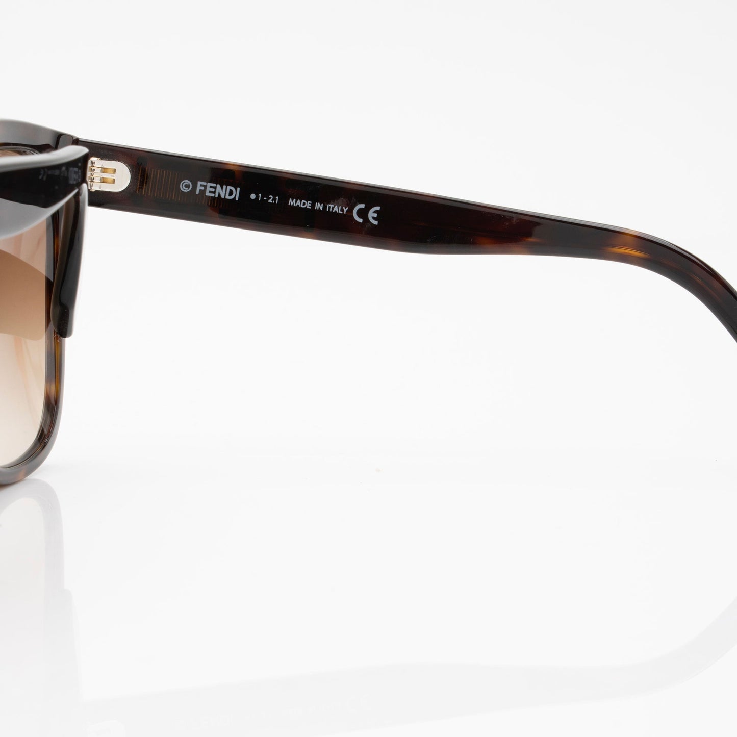 Luxury FendiSquare Sunglasses (SHF-Xy3xcF)