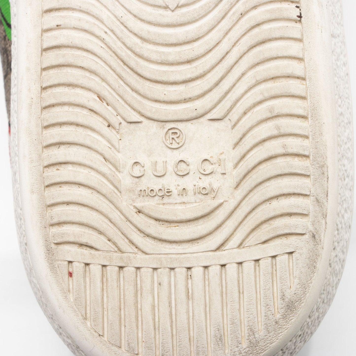 Gucci GG Supreme Apple Sneakers - Size 37.5 / 7.5 (SHF-8bwssz)