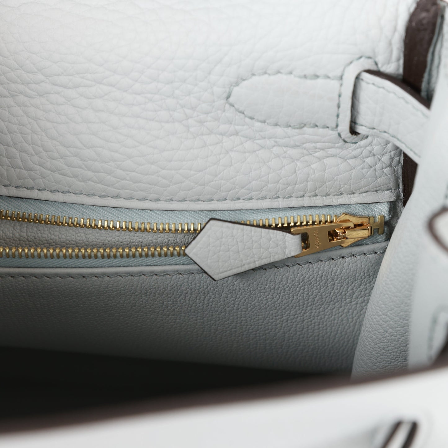 Luxury Hermes Kelly Retourne 28 Bleu Pale Clemence Gold Hardware