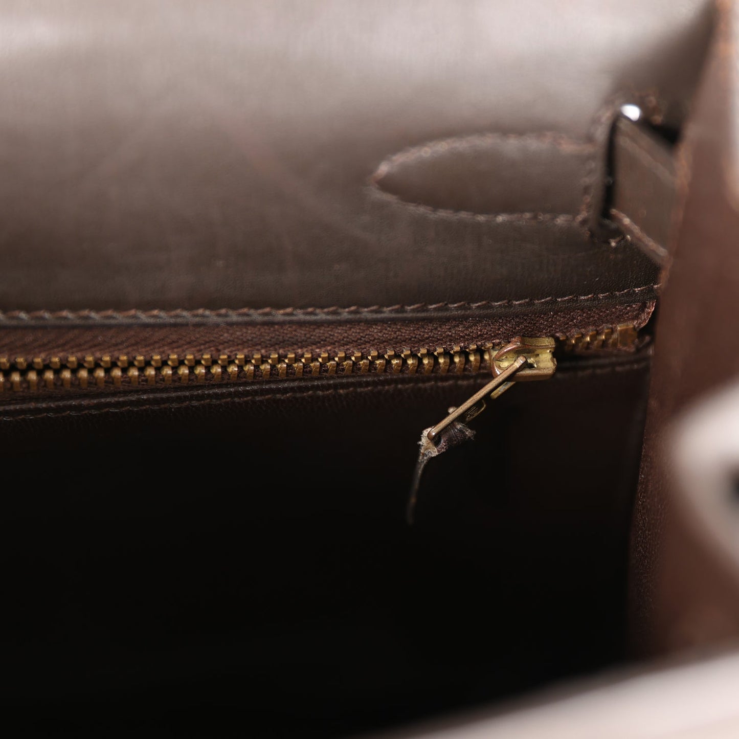 Vintage Luxury Hermes Kelly Sellier 28 Chocolate Box Gold Hardware