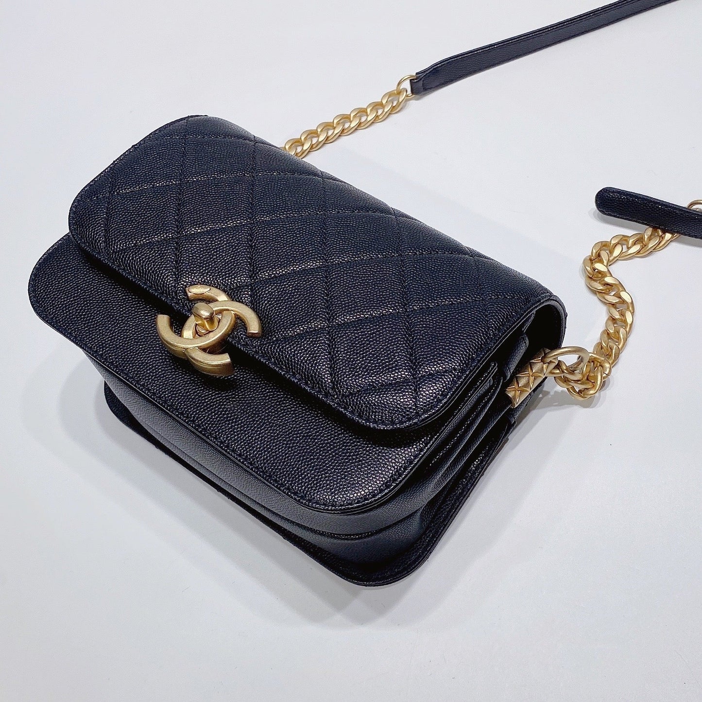 No.3510-Chanel Caviar City Curve Messenger Bag