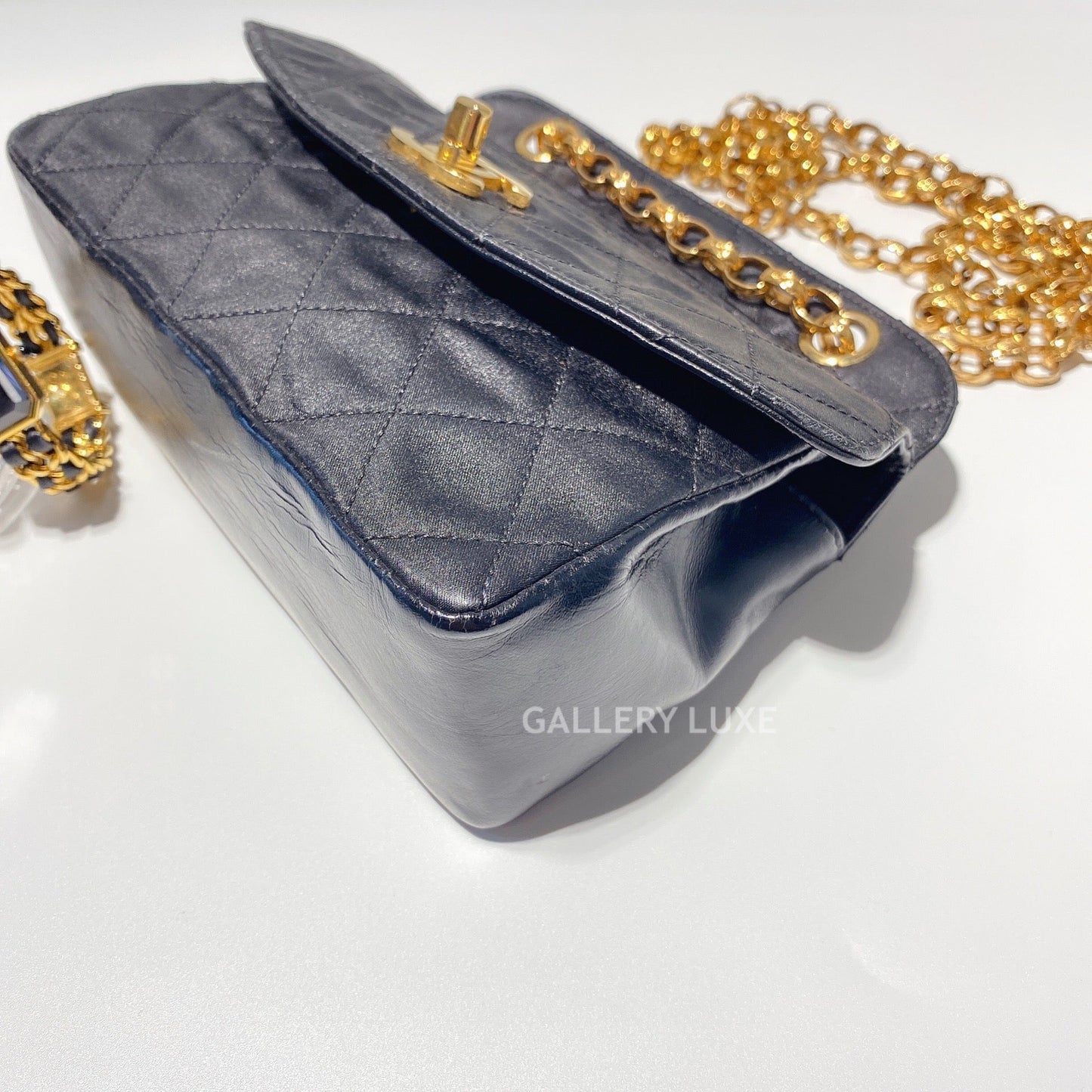 No.2040-Chanel Vintage Satin Chain Bag