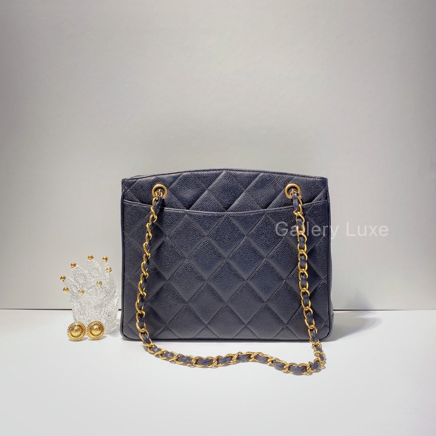 No.2326-Chanel Vintage Caviar Turn-Lock Shoulder Bag