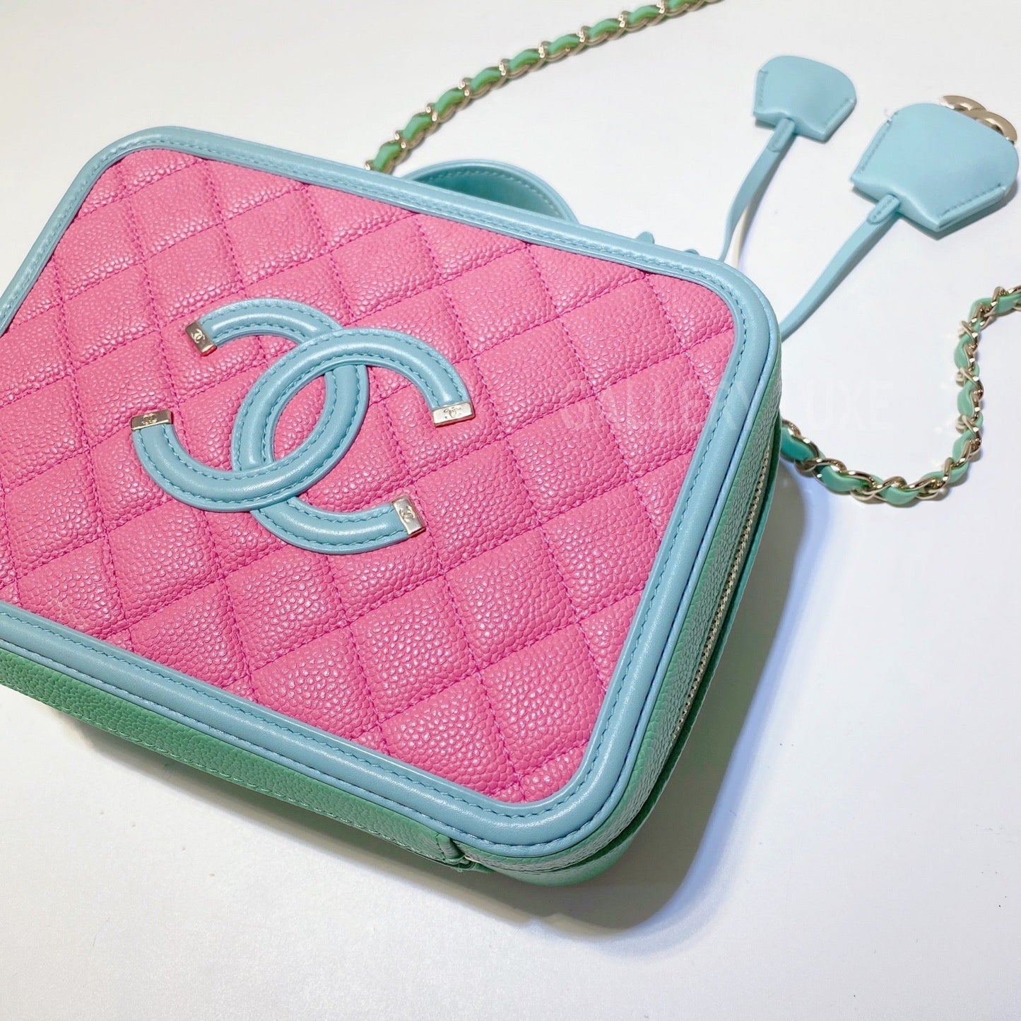 No.3374-Chanel Caviar Medium CC Filigree Vanity Case