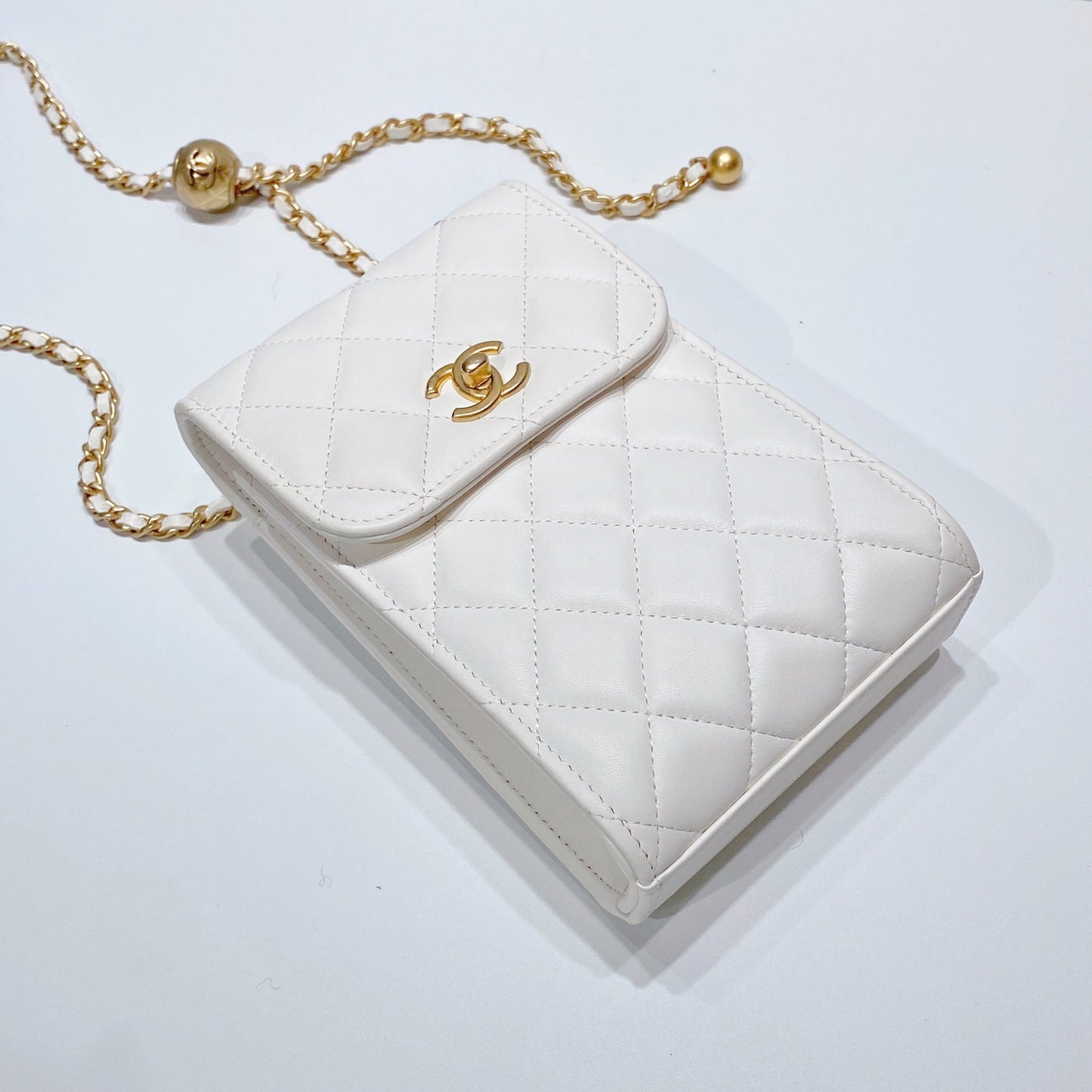 No.3678-Chanel Pearl Crush Phone Holder With Chain