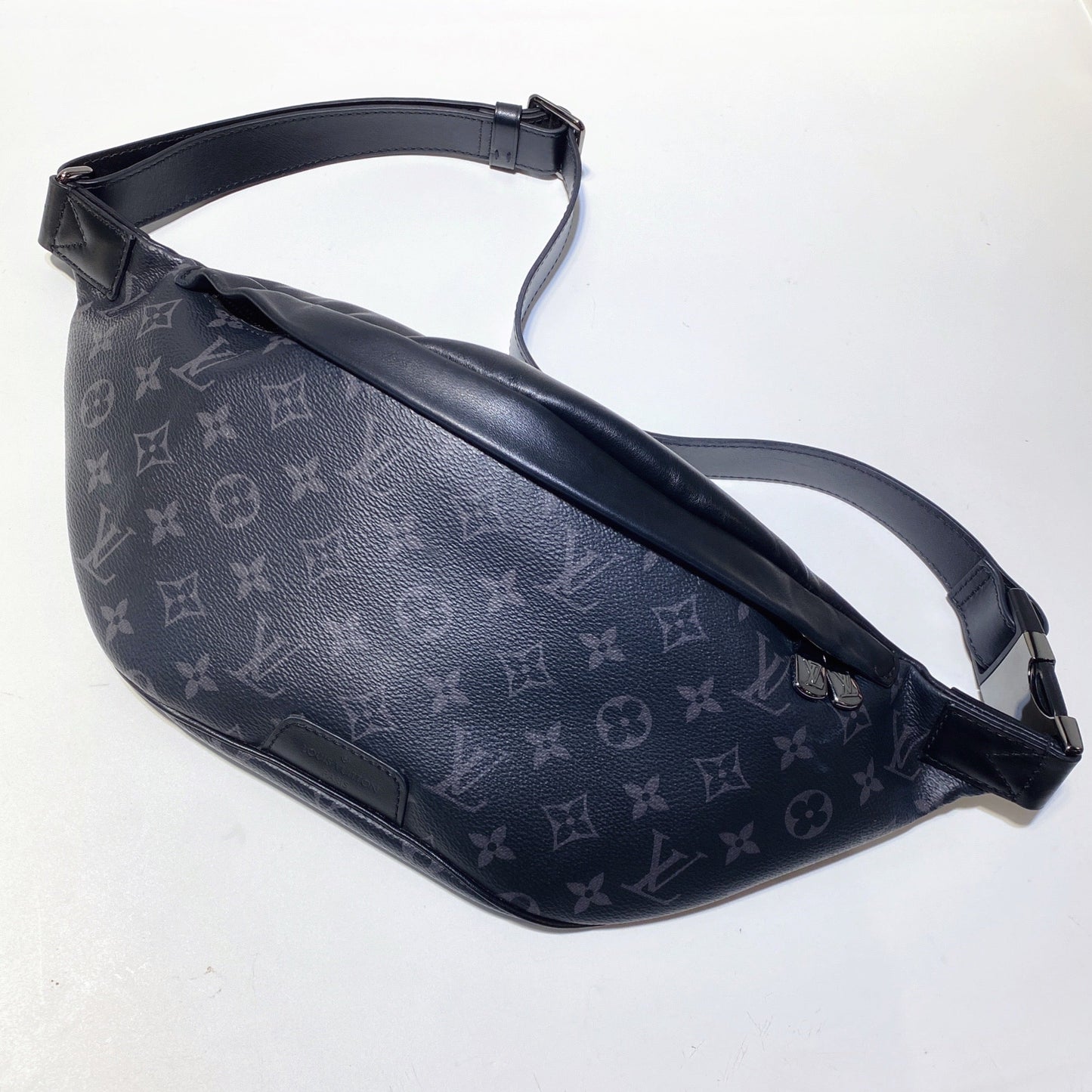 No.2974-Louis Vuitton Discovery Bumbag