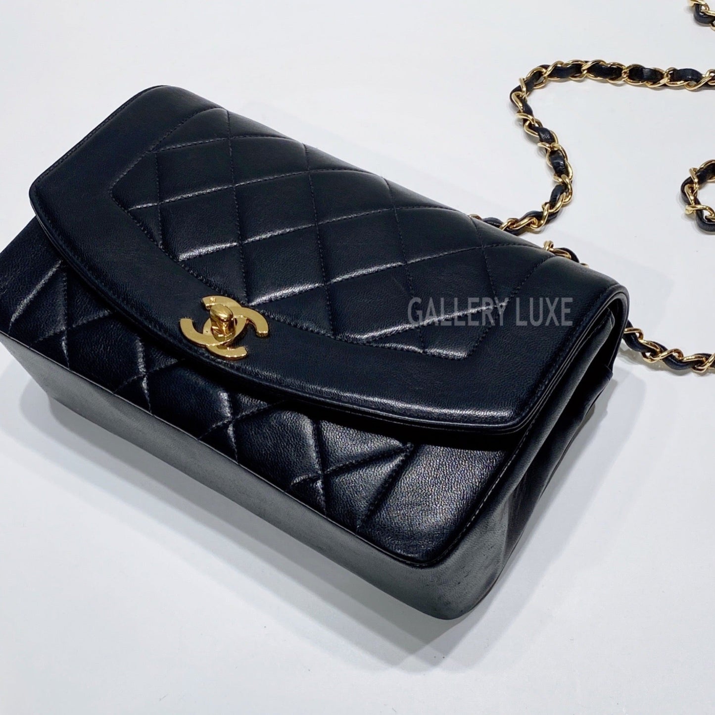 No.3444-Chanel Vintage Lambskin Diana Bag 22cm