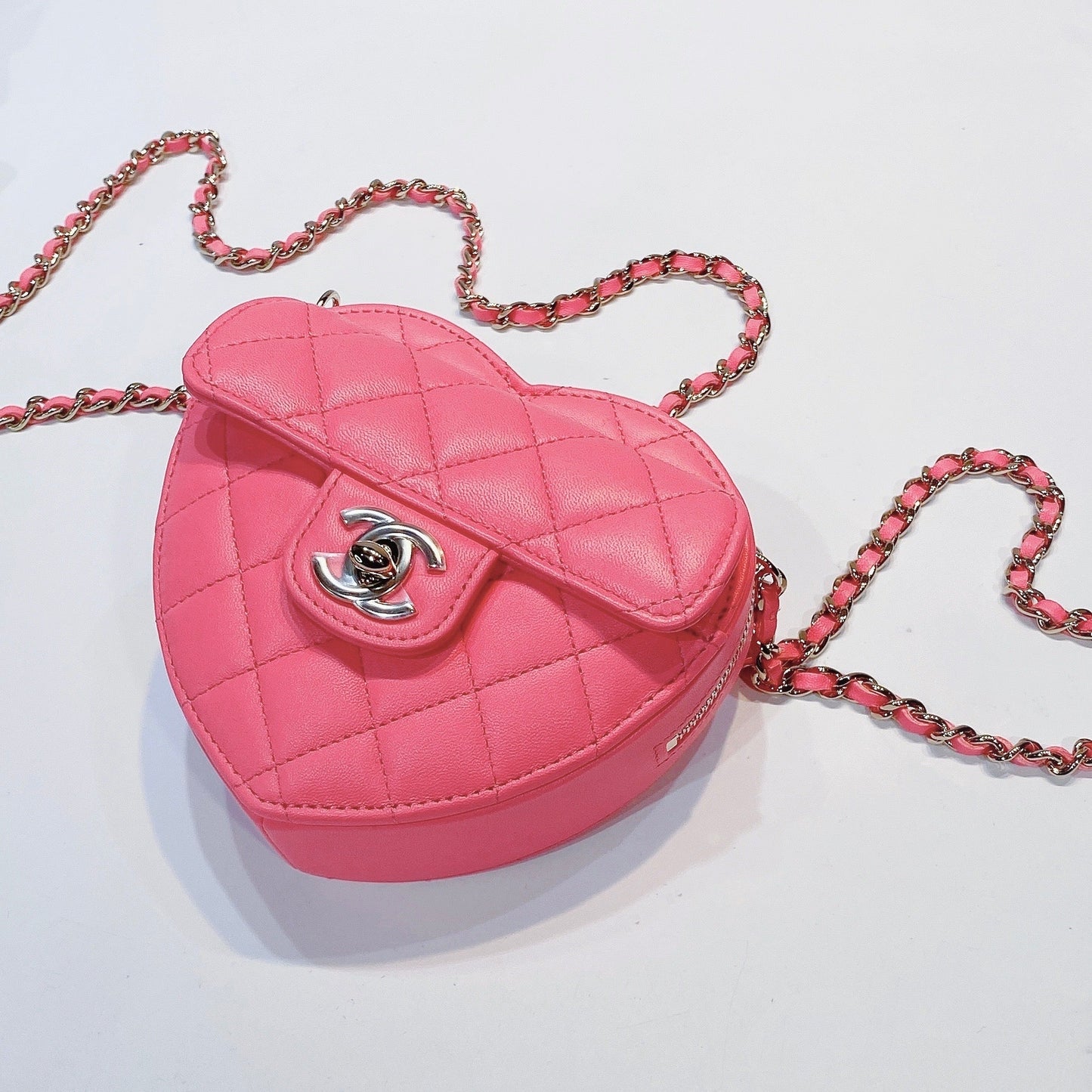 No.001342-2-Chanel CC In Love Heart Clutch With Chain (Brand New / 全新貨品)