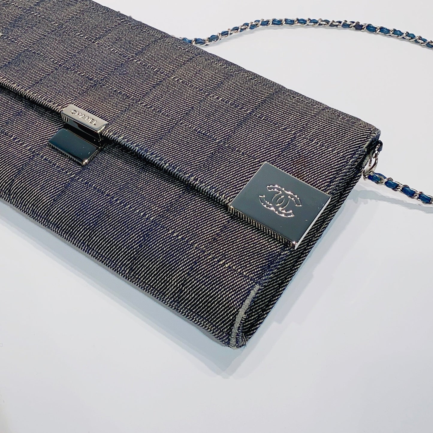 No.3831-Chanel Vintage Denim Clutch With Chain