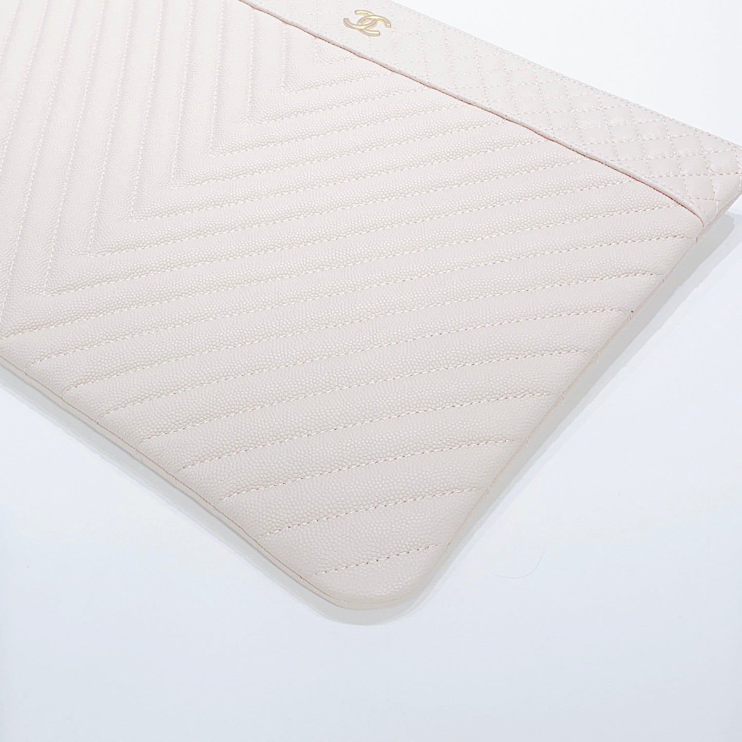 No.3882-Chanel Chevron Large O Case (Unused / 未使用品)